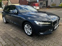 Blau Gebraucht 2021 Volvo V60 Momentum Kombi | 24.580 € (Superpreis)