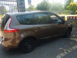Braun Gebraucht 2011 Renault Grand Scénic III Bose Edition Van / Kleinbus | 3.290 € (Fairer Preis)