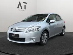 Silber Gebraucht 2010 Toyota Auris Life+ Limousine | 5.990 € (Fairer Preis)