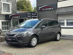 Grau Gebraucht 2012 Opel Zafira Innovation Van / Kleinbus | 6.590 € (Fairer Preis)