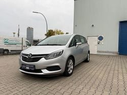 Silber Gebraucht 2018 Opel Zafira Tourer Edition Van / Kleinbus | 12.499 € (Guter Preis)