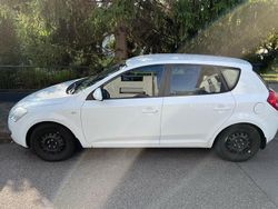 Weiß Gebraucht 2009 Kia Ceed Kleinwagen | 3.000 € (Fairer Preis)