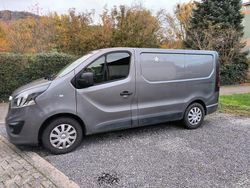 Grau Gebraucht 2016 Opel Vivaro Van | 16.600 € (Fairer Preis)