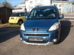 Blau Gebraucht 2011 Peugeot Partner Tepee Family Van / Kleinbus | 3.700 € (Guter Preis)