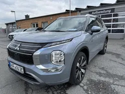 Schwarz Gebraucht 2025 Mitsubishi Outlander P-HEV Top Limousine | 57.899 €