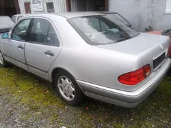 Silber Gebraucht 1997 Mercedes E200 Classic Limousine | 1.600 € (Superpreis)