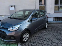 Grau Gebraucht 2016 Hyundai i10 Trend Kleinwagen | 7.700 € (Fairer Preis)