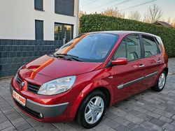 Rot Gebraucht 2004 Renault Scénic II Privilege Van / Kleinbus | 3.990 € (Teuer)