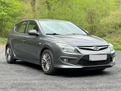 Grau Gebraucht 2010 Hyundai i30 Limousine | 2.000 € (Guter Preis)