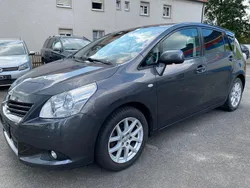 Grau Gebraucht 2013 Toyota Verso Travel Van / Kleinbus | 8.400 € (Guter Preis)
