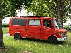 Rot Gebraucht 1983 Mercedes T1 Van | 15.500 €