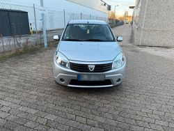 Grau Gebraucht 2009 Dacia Sandero Kleinwagen | 4.350 € (Teuer)