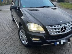 Schwarz Gebraucht 2011 Mercedes ML350 SUV | 10.350 € (Fairer Preis)