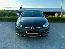 Schwarz Gebraucht 2015 Opel Astra Kombi | 5.298 € (Fairer Preis)