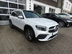 Weiß Gebraucht 2022 Mercedes GLB200 AMG line SUV | 25.900 € (Guter Preis)