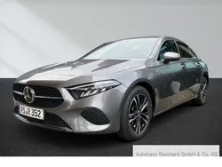 Grau Gebraucht 2024 Mercedes A200 Limousine | 34.900 €