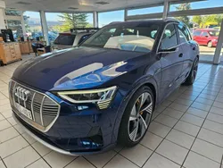 Blau Gebraucht 2020 Audi e-tron Advanced Plus SUV | 33.900 € (Teuer)