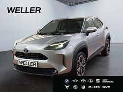 Shimmering silver metallic Gebraucht 2022 Toyota Yaris Hybrid Elegant SUV | 24.990 € (Etwas zu teuer)