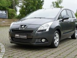 Grau Gebraucht 2012 Peugeot 5008 Family Van / Kleinbus | 6.499 € (Fairer Preis)