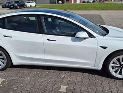 Weiß Gebraucht 2022 Tesla Model 3 Standard Range Limousine | 28.900 € (Fairer Preis)