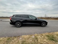 Schwarz Gebraucht 2020 Volvo V60 Momentum Kombi | 17.800 € (Superpreis)