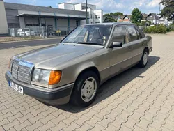 Beige Gebraucht 1991 Mercedes E250 Limousine | 6.500 €