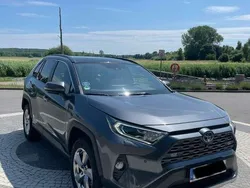 Grau Gebraucht 2019 Toyota RAV4 Hybrid Lounge SUV | 24.900 € (Fairer Preis)