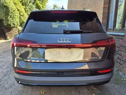 Grau Gebraucht 2020 Audi e-tron SUV | 26.200 €