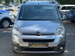Grau Gebraucht 2017 Citroën Berlingo Shine Van / Kleinbus | 12.800 € (Fairer Preis)