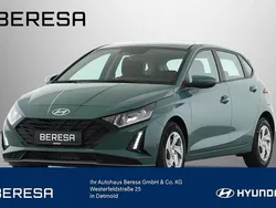 Mangrove green / mic Neu 2025 Hyundai i20 Select Limousine | 17.940 € (Guter Preis)