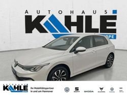 Weiß Gebraucht 2022 VW Golf VIII Active Limousine | 23.989 € (Etwas zu teuer)