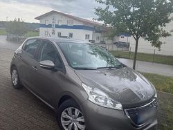 Gold Gebraucht 2012 Peugeot 208 Kleinwagen | 4.800 €