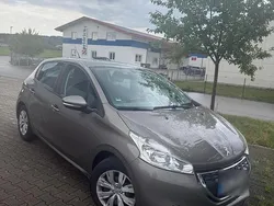 Gold Gebraucht 2012 Peugeot 208 Kleinwagen | 5.199 €