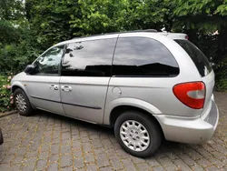 Silber Gebraucht 2004 Chrysler Voyager Van / Kleinbus | 3.000 €