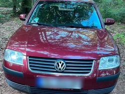 Rot Gebraucht 2002 VW Passat Limousine | 1.200 €