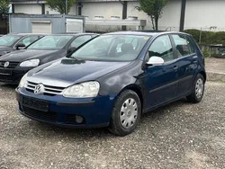 Blau Gebraucht 2005 VW Golf V Limousine | 700 €