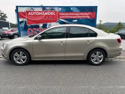 Grau Gebraucht 2012 VW Jetta Match Limousine | 7.999 € (Fairer Preis)