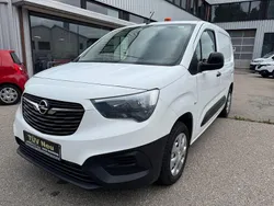 Weiß Gebraucht 2020 Opel Combo Selection Van / Kleinbus | 10.790 € (Guter Preis)