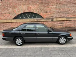 Schwarz Gebraucht 1992 Mercedes E200 Limousine | 5.999 €