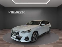 Brooklyn grau metallic Gebraucht 2024 BMW 520 M Sport Kombi | 53.900 € (Superpreis)
