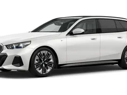 Weiß Gebraucht 2024 BMW 520 Comfort Edition Kombi | 56.428 € (Fairer Preis)