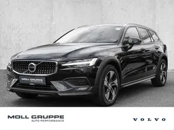 Onyx black / metallic Gebraucht 2023 Volvo V60 CC Plus Kombi | 35.450 € (Guter Preis)