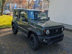 Grün Gebraucht 2023 Suzuki Jimny SUV | 31.400 € (Etwas zu teuer)