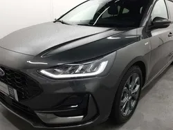 Grau Gebraucht 2024 Ford Focus ST-Line Kombi | 28.450 € (Fairer Preis)