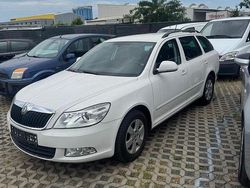 Weiß Gebraucht 2011 Skoda Octavia Kombi | 4.900 € (Guter Preis)