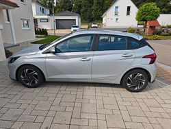 Silber Gebraucht 2021 Hyundai i20 Kleinwagen | 11.000 € (Superpreis)