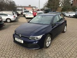 Blau Gebraucht 2021 VW Golf VIII Life Limousine | 14.999 € (Teuer)