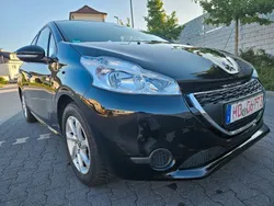 Schwarz Gebraucht 2015 Peugeot 208 Kleinwagen | 8.499 € (Fairer Preis)