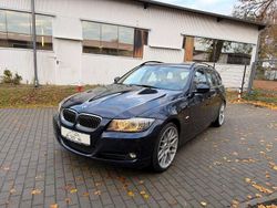 Blau Gebraucht 2009 BMW 330 Sport Line Kombi | 10.999 € (Fairer Preis)