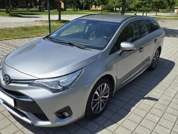 Silber Gebraucht 2017 Toyota Avensis Comfort Kombi | 11.800 € (Fairer Preis)